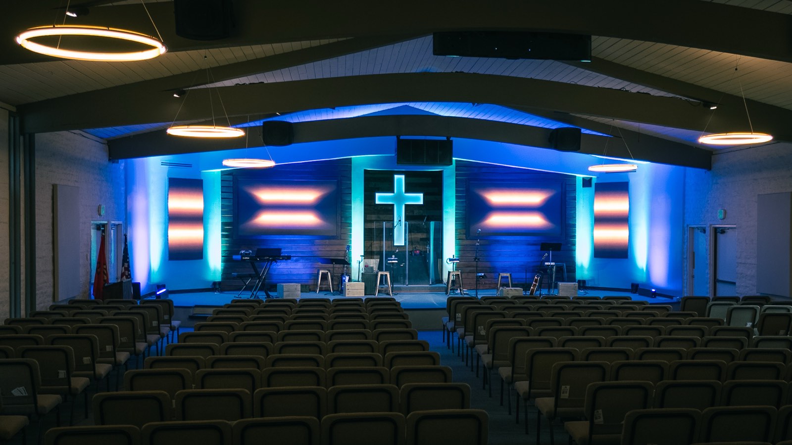Agoura Bible Fellowship stage and arched ceiling with blue and teal light washing the walls around the LED screens