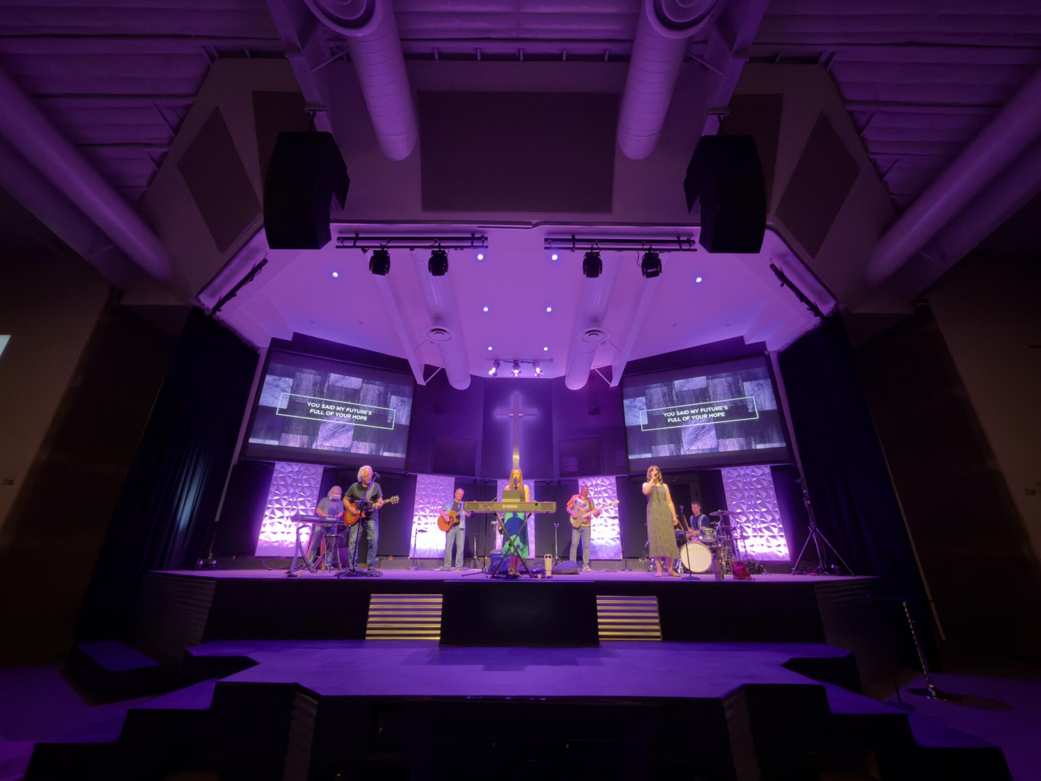 The North Metro Church auditorium during a worship service, Fulcrum Acoustic arrays flown either side of the stage